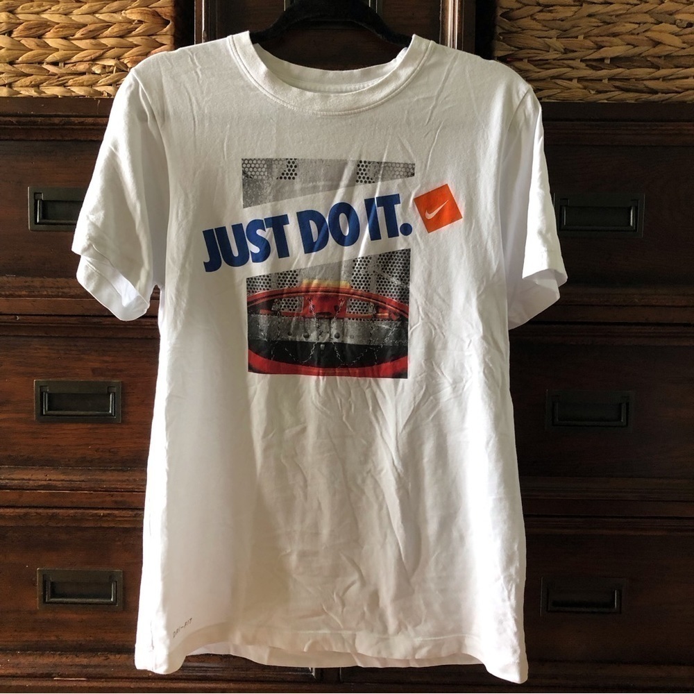 Nike white basketball short sleeve graphic tee in size S